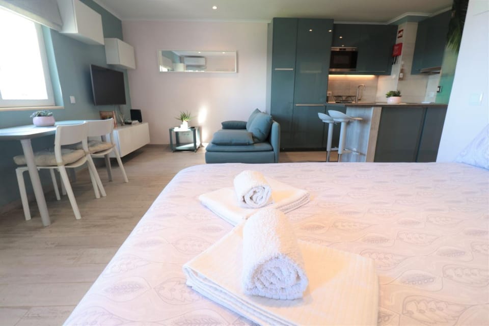 TV and multimedia, Kitchen or kitchenette, Living room, Seating area, Dining area, minibar