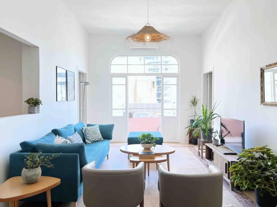 Bright Loft 4BR MarMikhael Apartment in Africa