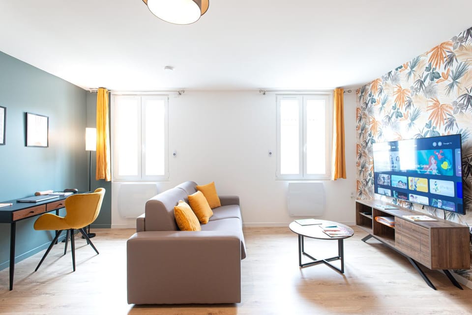 TV and multimedia, Living room, Seating area
