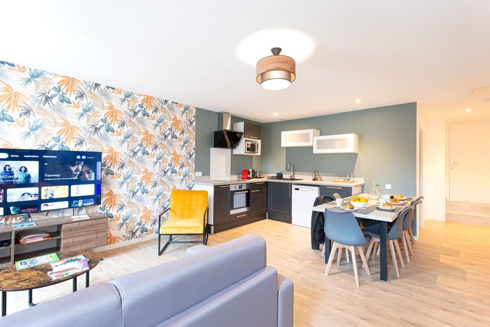 TV and multimedia, Kitchen or kitchenette, Dining area, minibar, pet friendly, stove