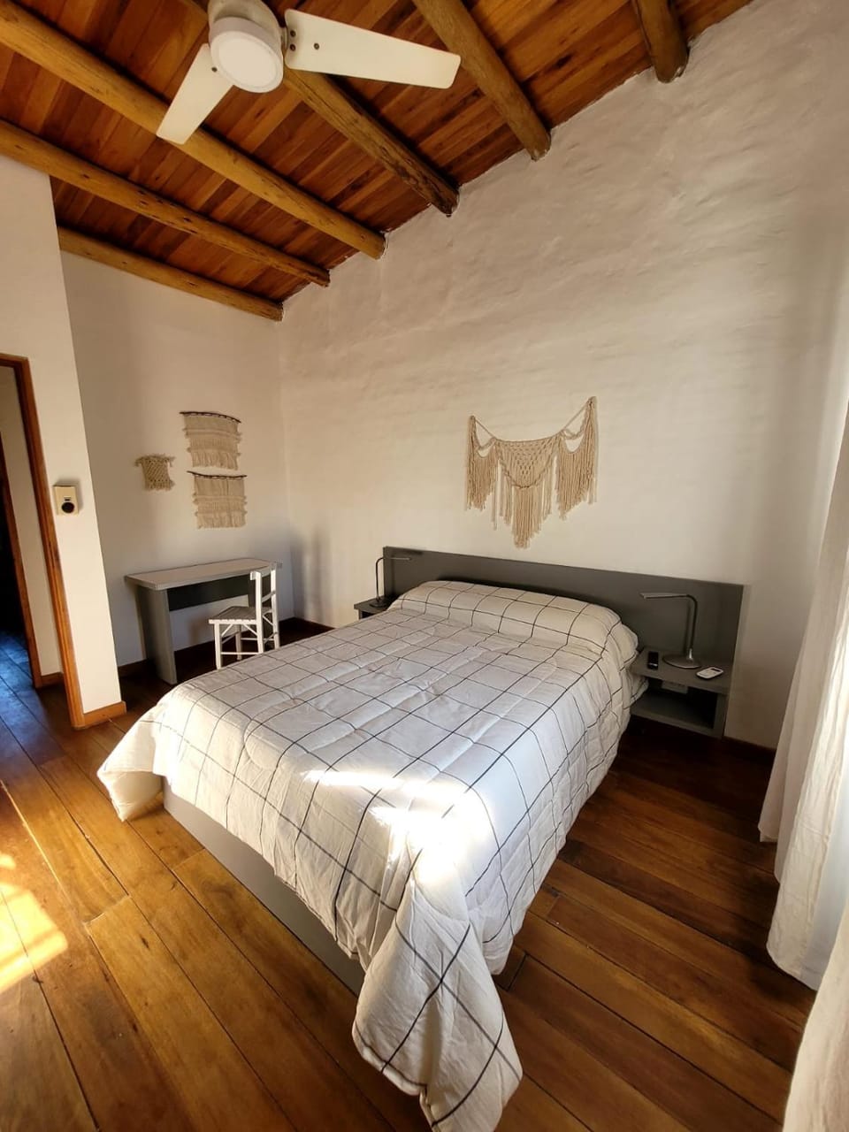 Bed, Photo of the whole room, Bedroom, fireplace