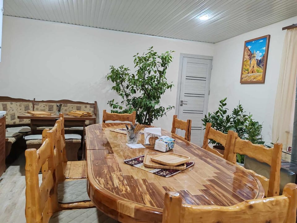 Dining area, kitchen