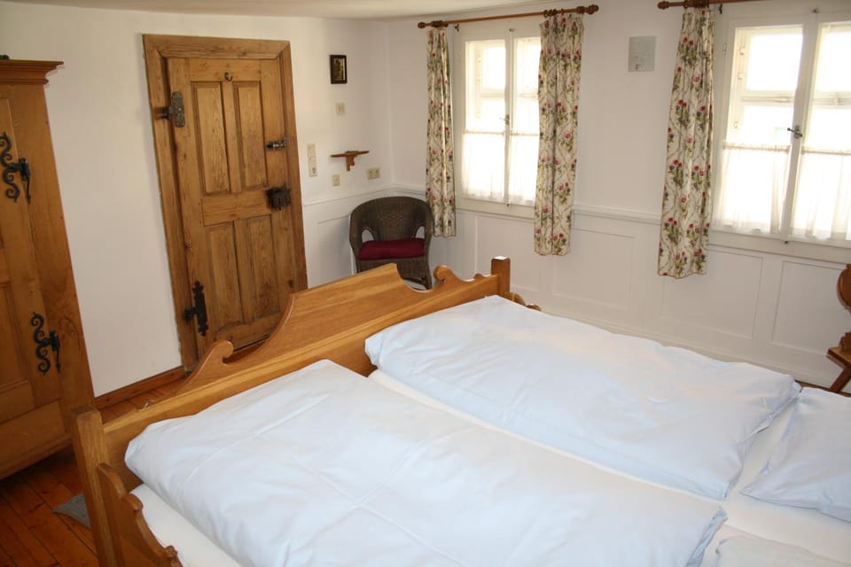 Day, Photo of the whole room