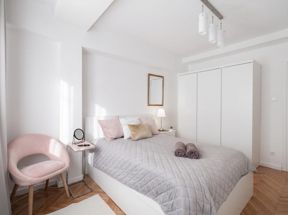 Bed, Photo of the whole room, Bedroom, towels, wardrobe