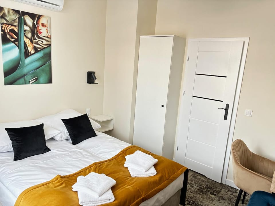 Bed, Photo of the whole room, Bedroom, towels, wardrobe