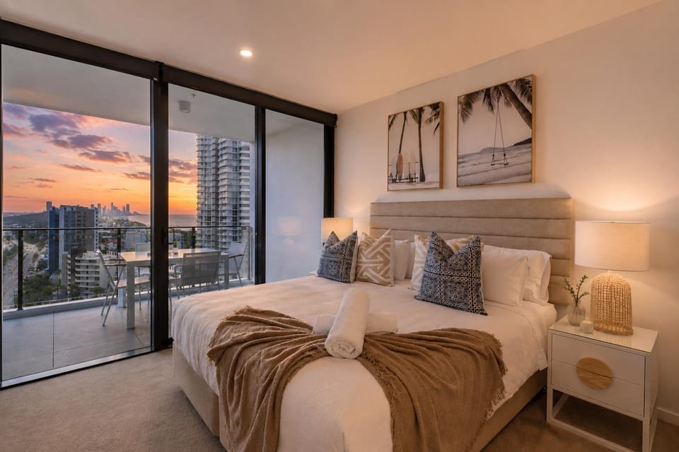Burleigh Seaside Sanctuary, Pool, Gym, Sea Views, Tram Apartment in Burleigh Heads