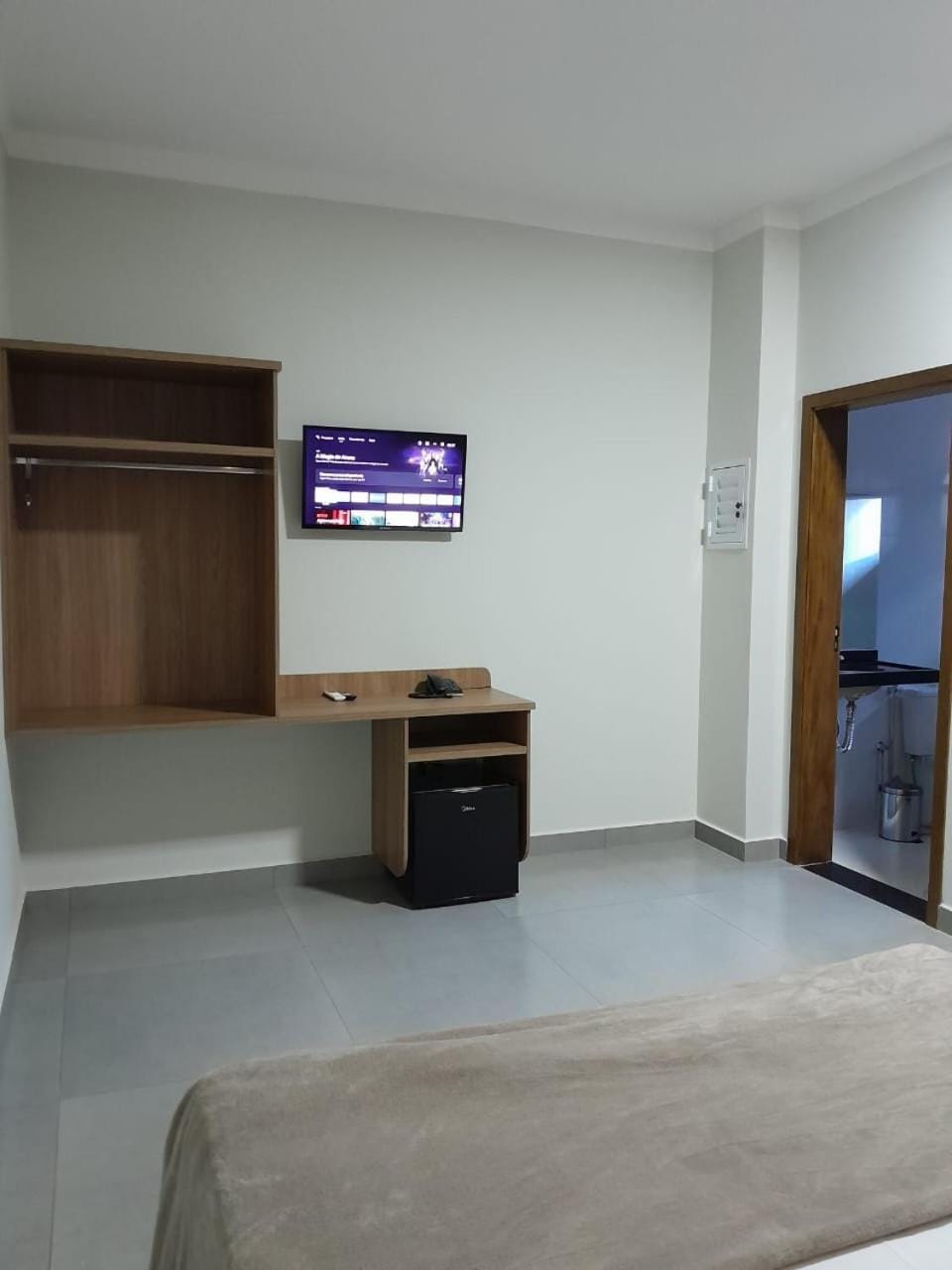TV and multimedia, Photo of the whole room, hair dresser