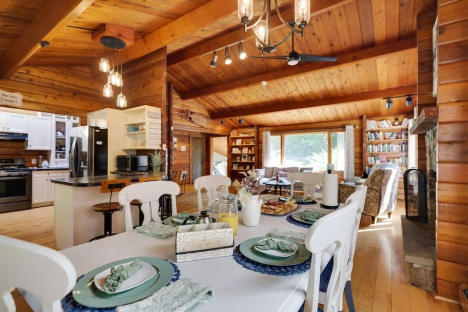 Library, TV and multimedia, Kitchen or kitchenette, Living room, Seating area, Dining area, Area and facilities, Breakfast