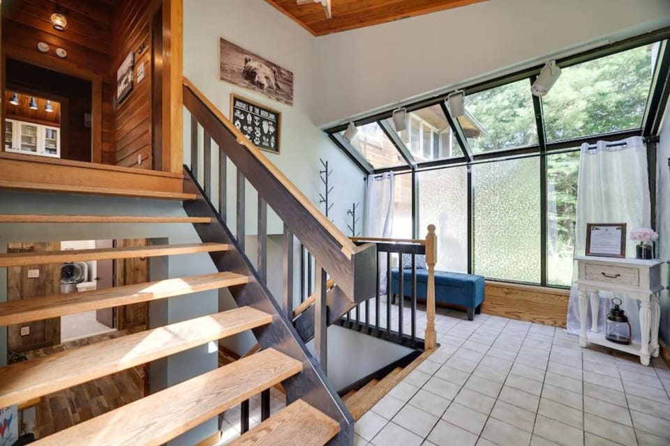 Facade/entrance, Seating area