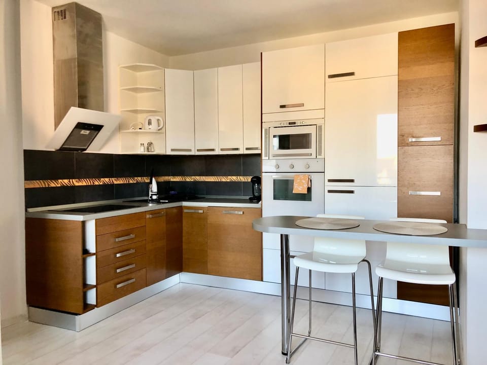 Coffee/tea facilities, Kitchen or kitchenette, Dining area, dishwasher, minibar, oven, pet friendly, stove