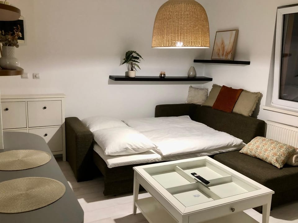 Bed, Living room
