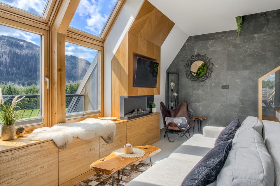 TV and multimedia, Living room, Mountain view, fireplace
