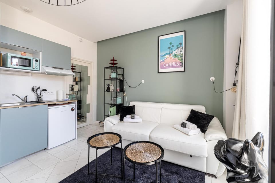 Bed, Kitchen or kitchenette, Living room, Photo of the whole room, Bedroom, stove