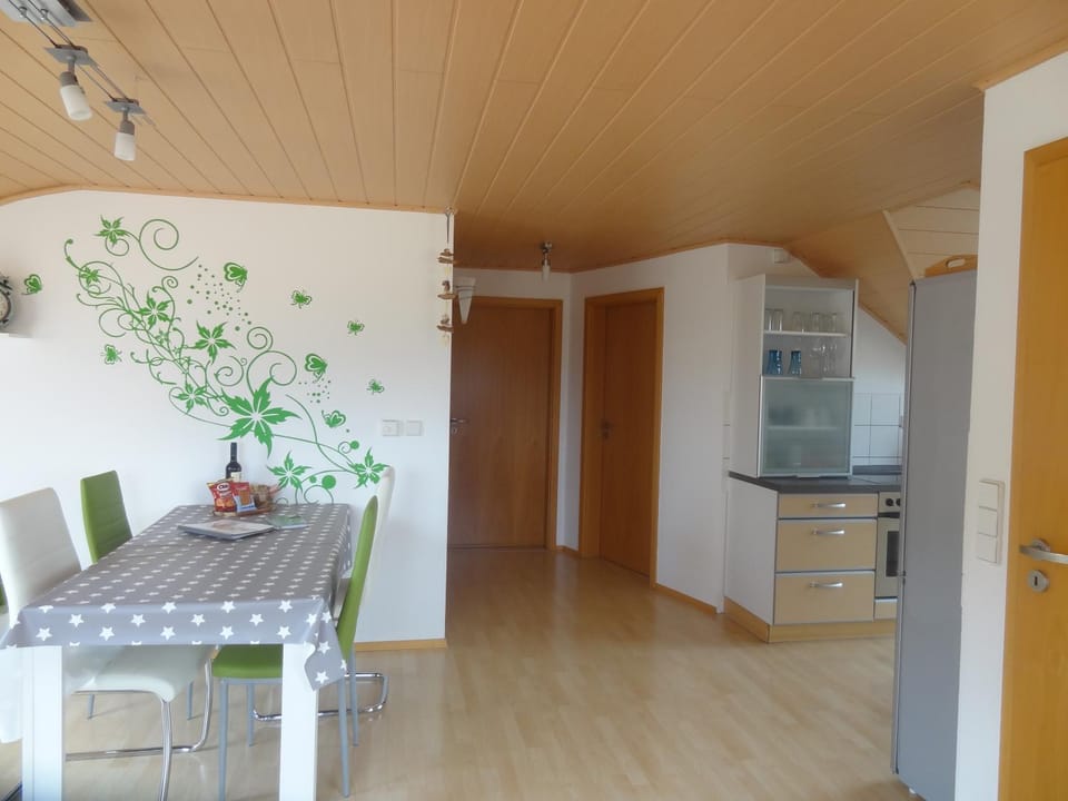 Kitchen or kitchenette, Seating area, Dining area