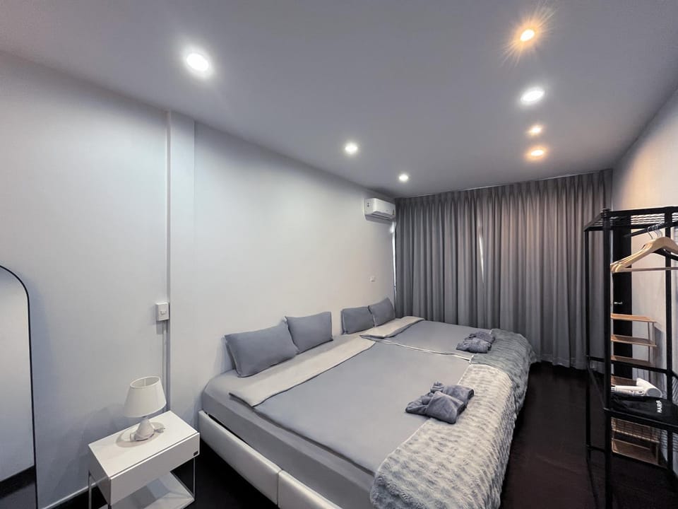 Bedroom, Family, Family