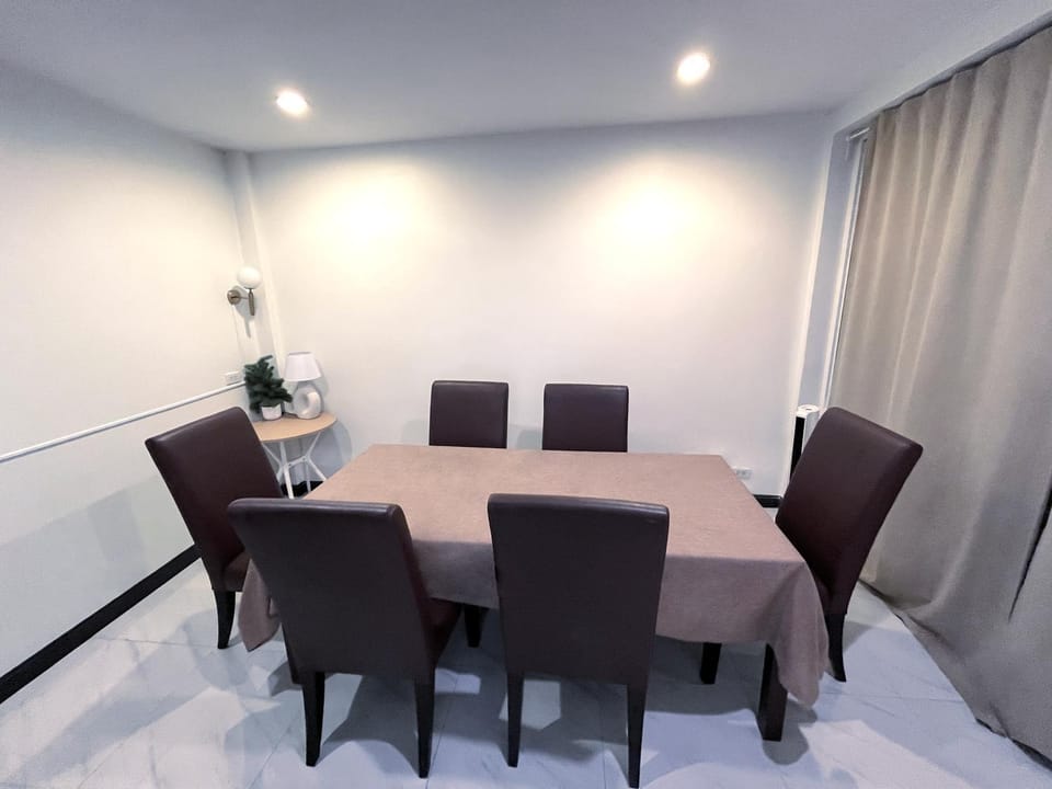 Property building, Restaurant/places to eat