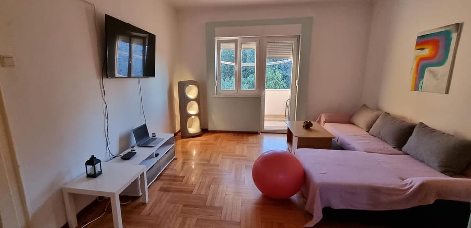 TV and multimedia, Balcony/Terrace, Living room, Decorative detail