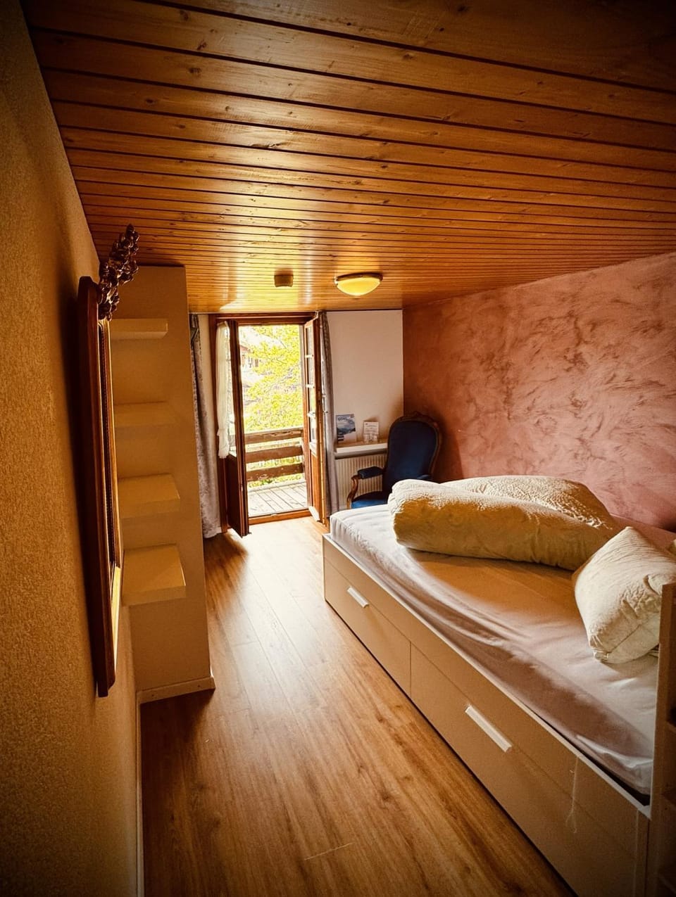 Bed, Photo of the whole room