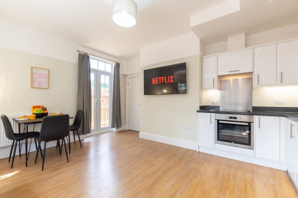 2 Bedroom Apartments By Smart Apartments Short Lets & Serviced Accommodation Apartment Southampton With Free WiFi Apartment in Southampton