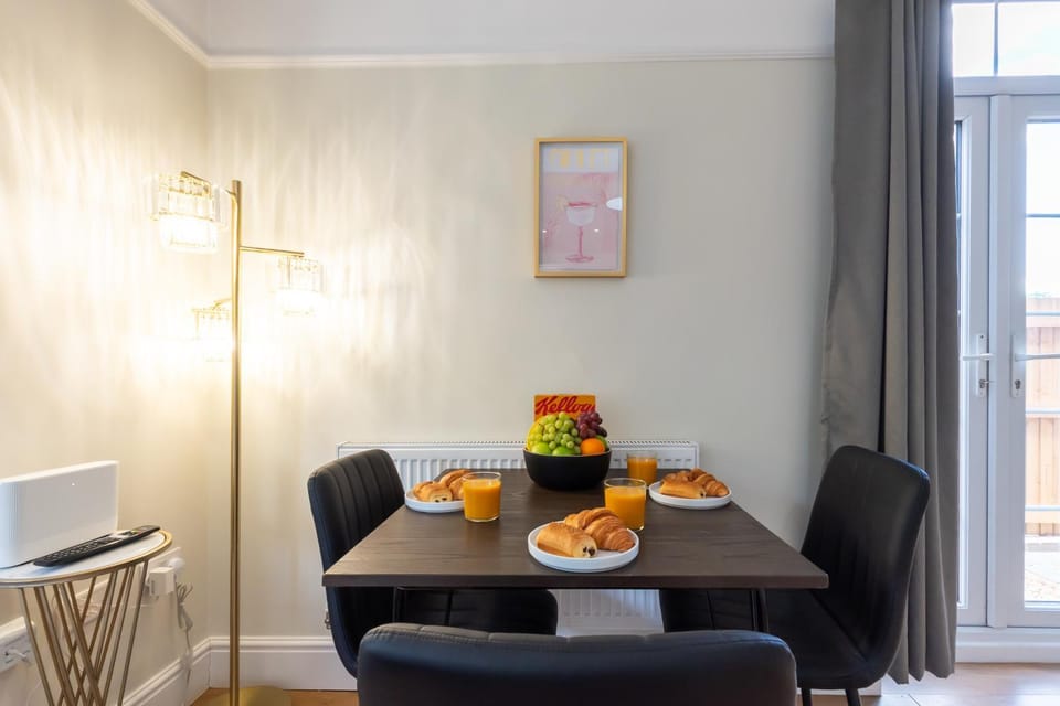 2 Bedroom Apartments By Smart Apartments Short Lets & Serviced Accommodation Apartment Southampton With Free WiFi Apartment in Southampton