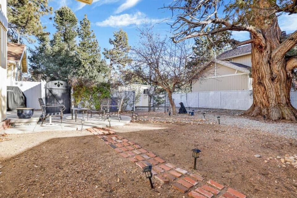 Family-Friendly Hilltop Retreat | Pet-Friendly Yard, Gardens, Gazebo, Chef’s Kitchen Hot Tub House in Big Bear