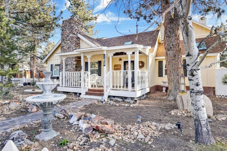 Family-Friendly Hilltop Retreat | Pet-Friendly Yard, Gardens, Gazebo, Chef’s Kitchen Hot Tub House in Big Bear