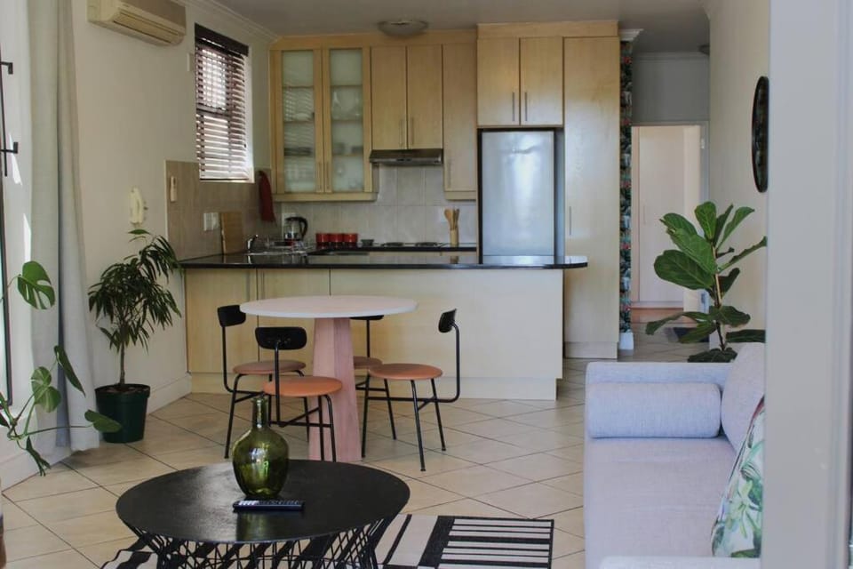 Contemporary Central Apartment by ARPA Hospitalities Apartment in Stellenbosch