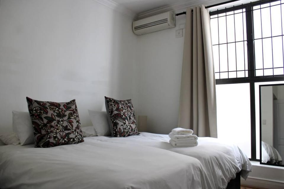 Contemporary Central Apartment by ARPA Hospitalities Apartment in Stellenbosch