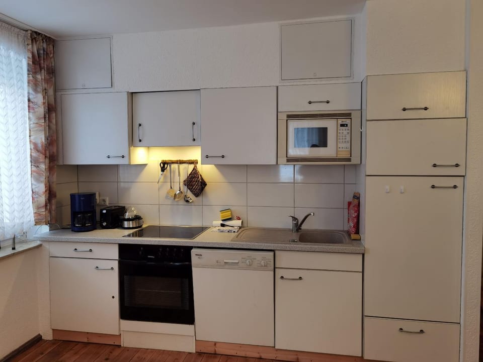 Coffee/tea facilities, Kitchen or kitchenette, dishwasher, minibar, stove, toaster