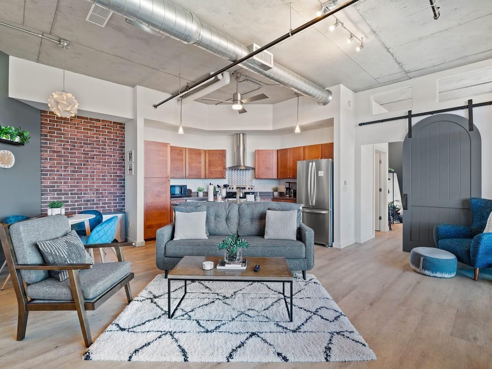 Northside District Loft - Panoramic Valley Views House in Akron