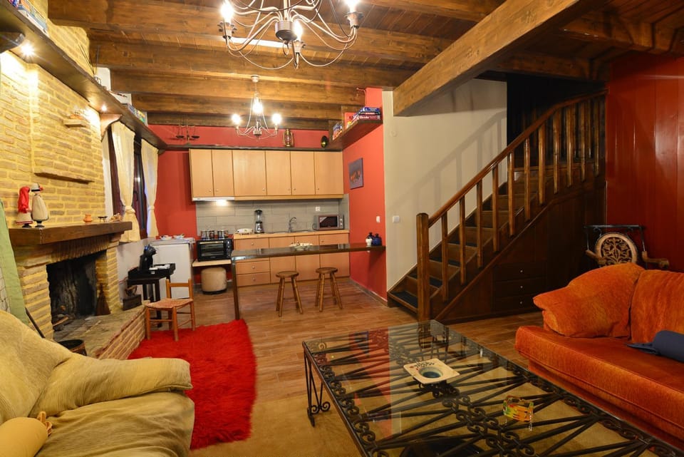 Kitchen or kitchenette, Living room, Seating area, minibar