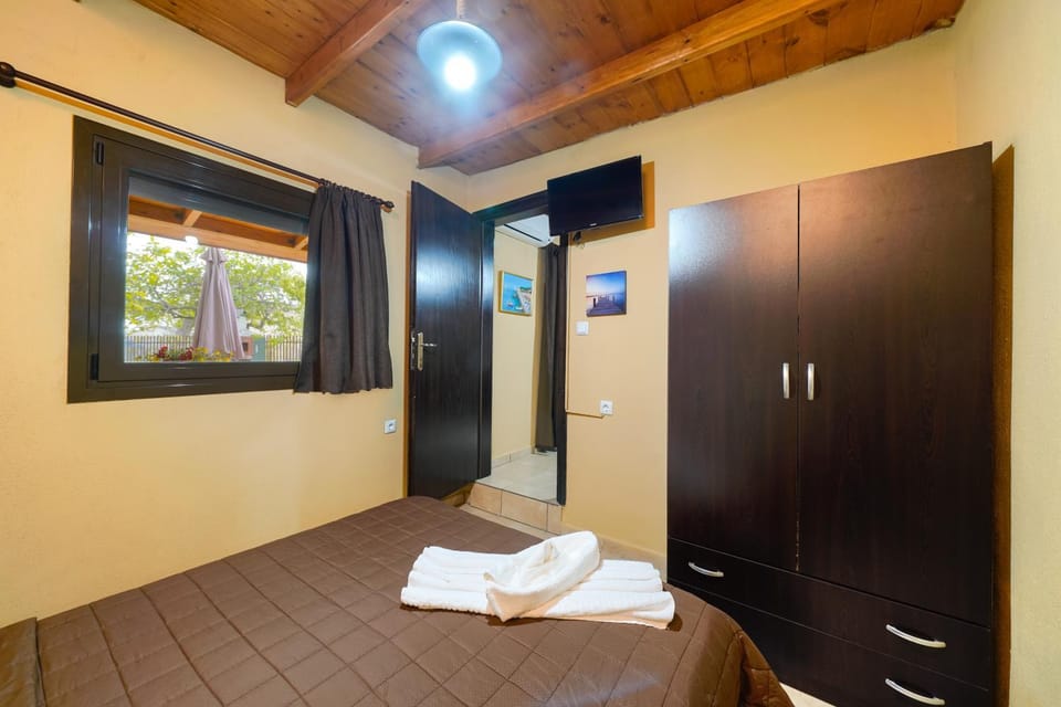 Property building, Bed, wardrobe