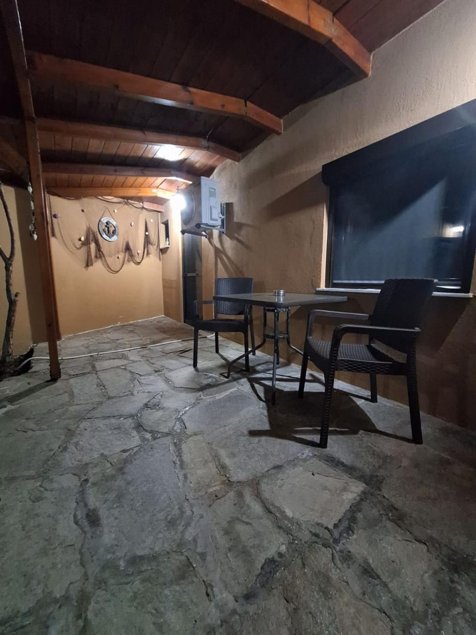 Night, Dining area