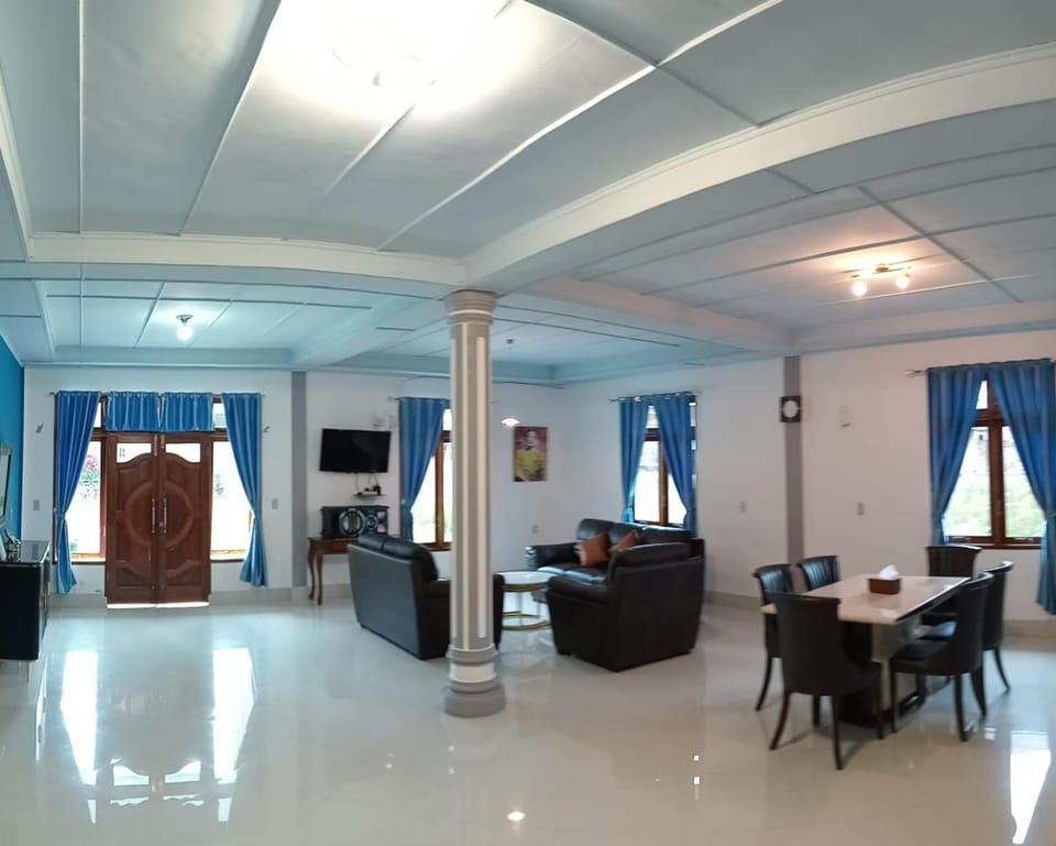 Lounge or bar, Dining area, Breakfast