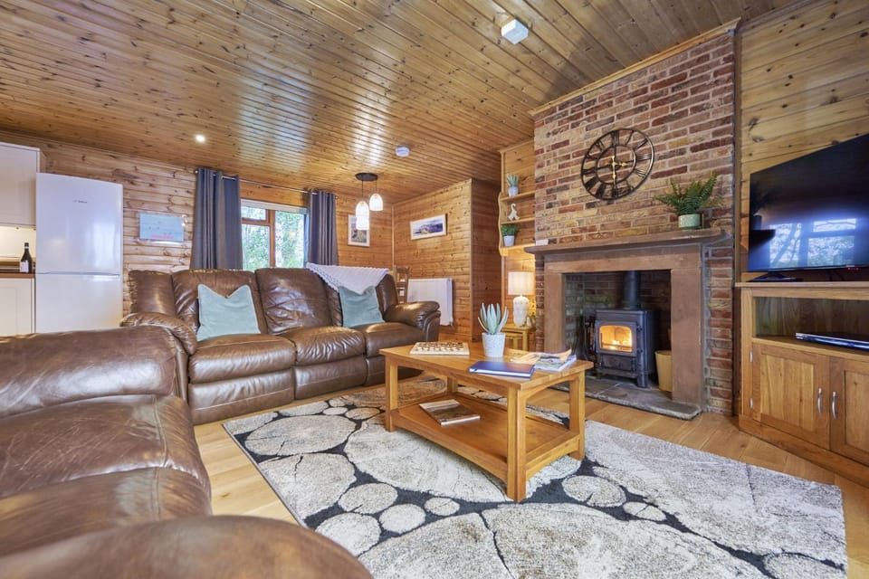 Property building, TV and multimedia, Living room, flat iron