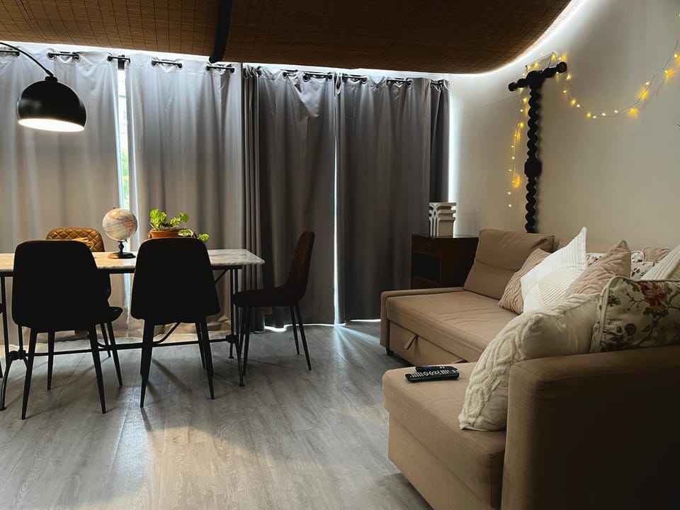 Seating area, Dining area