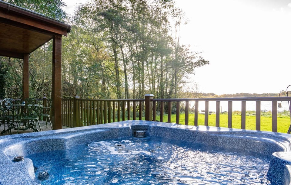 Property building, Natural landscape, Hot Tub, Hot Tub