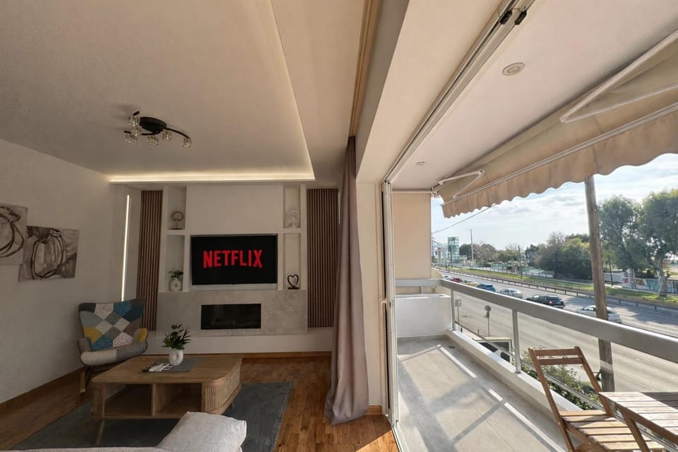 Day, TV and multimedia, View (from property/room), Balcony/Terrace, Living room, Seating area