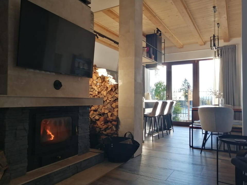 Communal lounge/ TV room, Communal lounge/ TV room, TV and multimedia, Living room, Seating area, Evening entertainment, fireplace