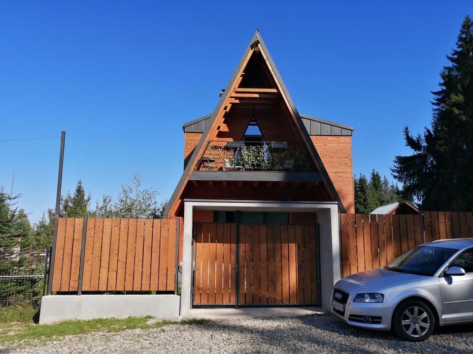 Property building, Facade/entrance, Parking