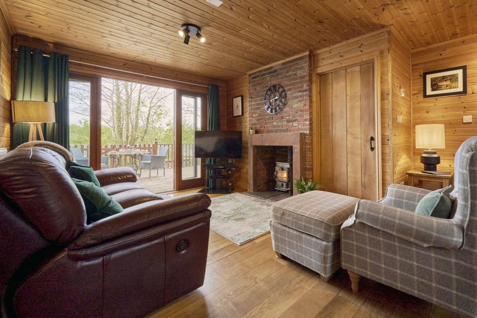 Property building, TV and multimedia, Living room, flat iron
