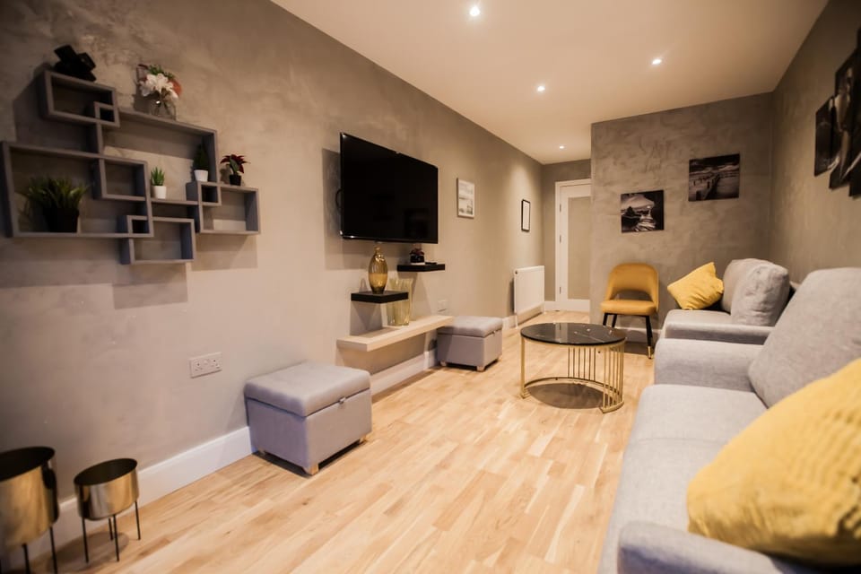 Communal lounge/ TV room