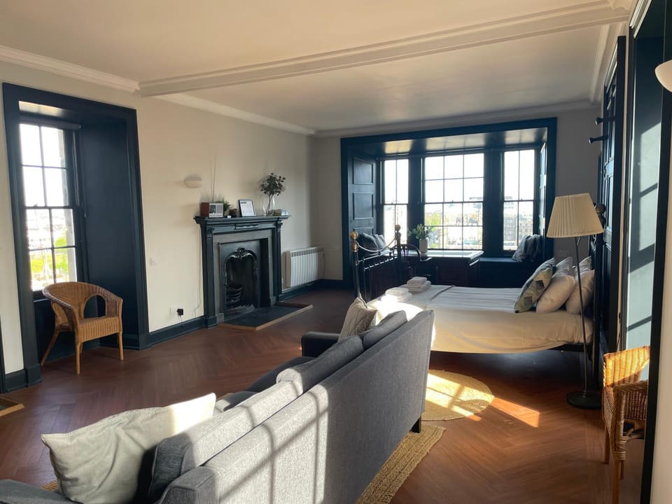 Living room, Bedroom