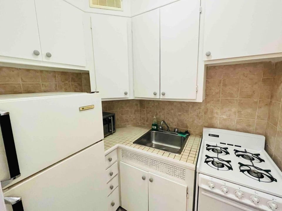 Kitchen or kitchenette, minibar, pet friendly, stove
