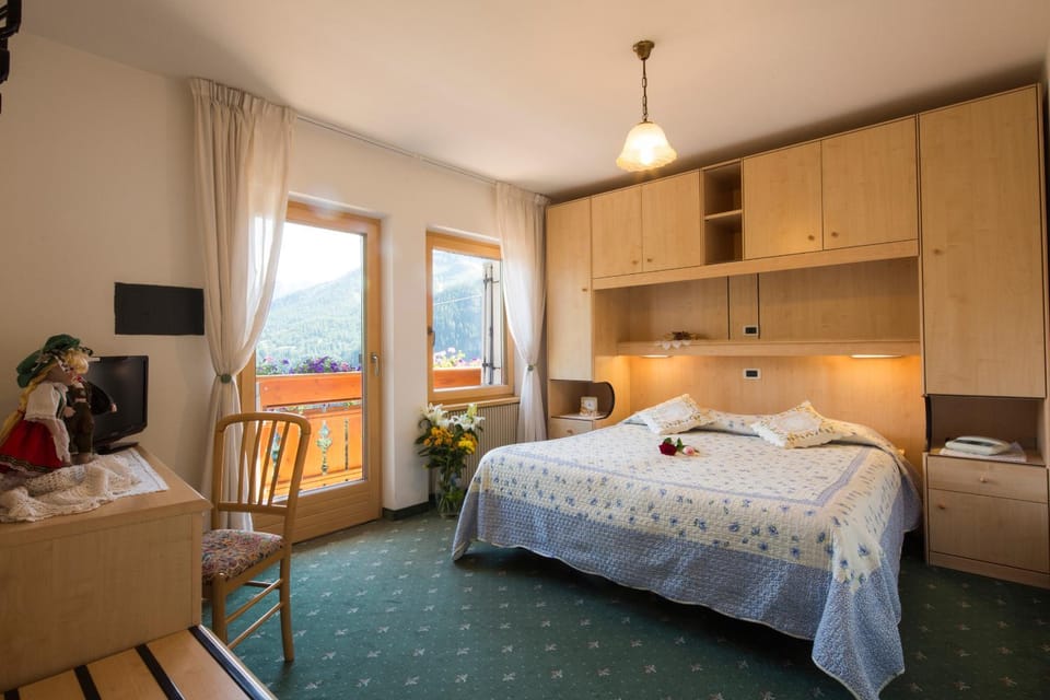 Activities, Photo of the whole room