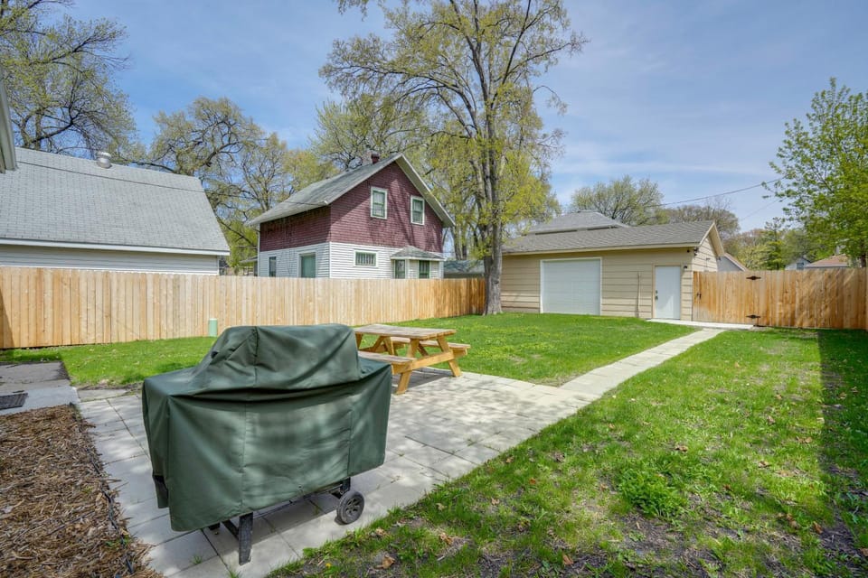 Dog-Friendly Home < 1 Mi to Downtown Fargo! House in Moorhead