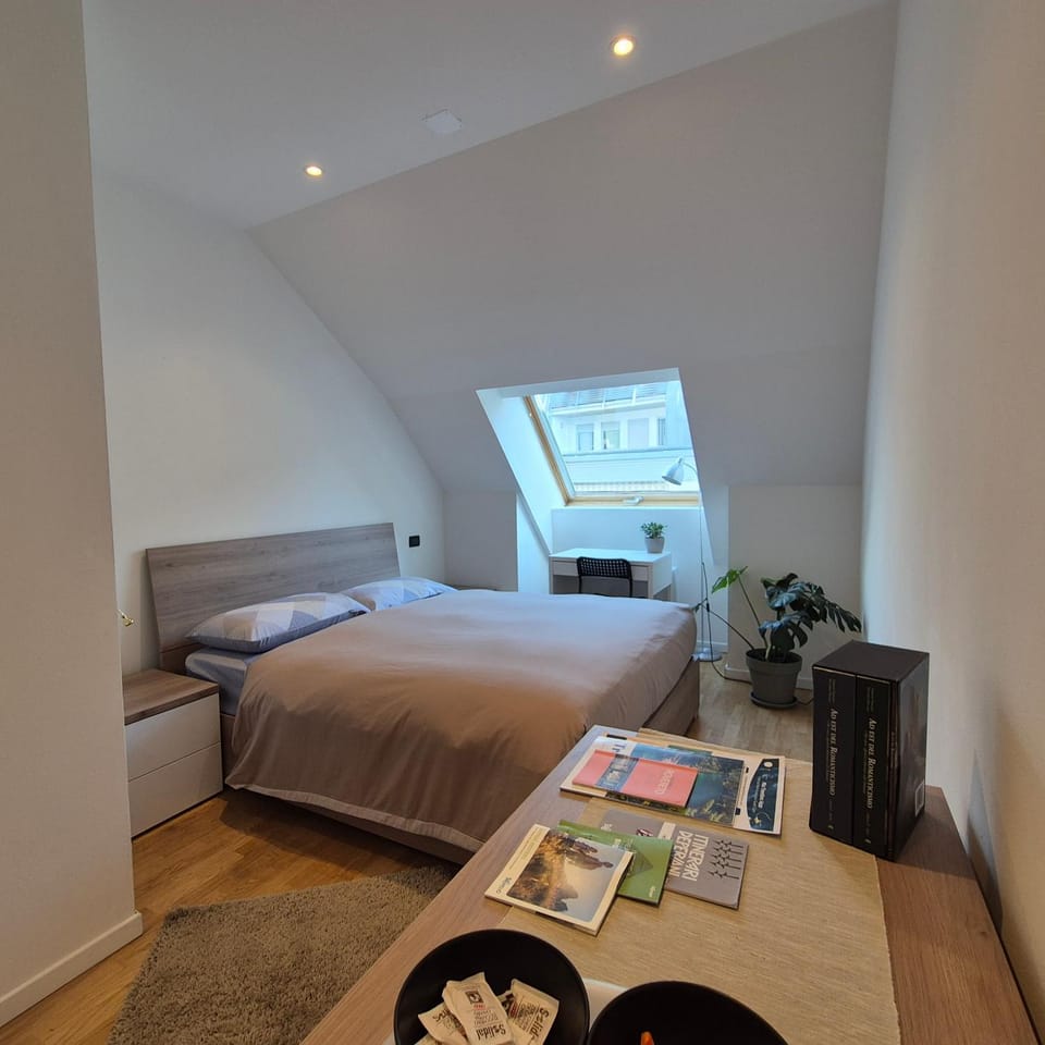 Bed, Photo of the whole room, Bedroom