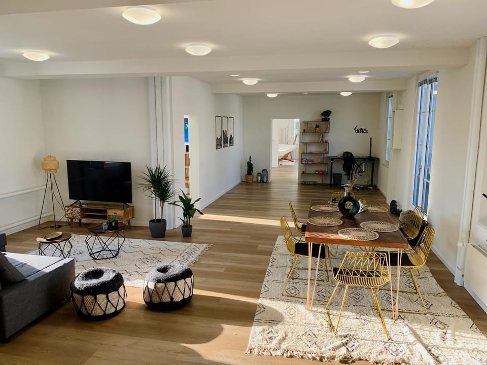 Living room, Dining area