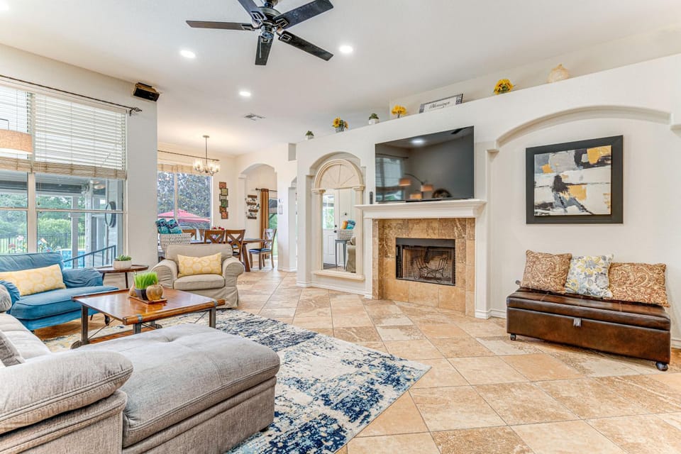 Pool, Hot Tub and BBQ Family Home in Round Rock House in Round Rock