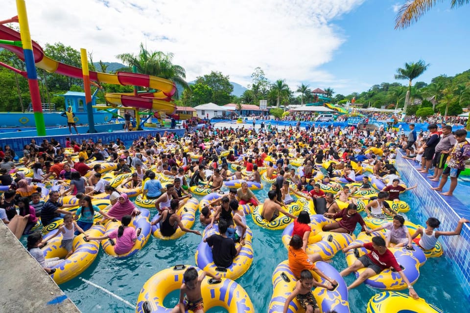 People, Natural landscape, Aqua park, Evening entertainment, Pool view, Swimming pool, group of guests